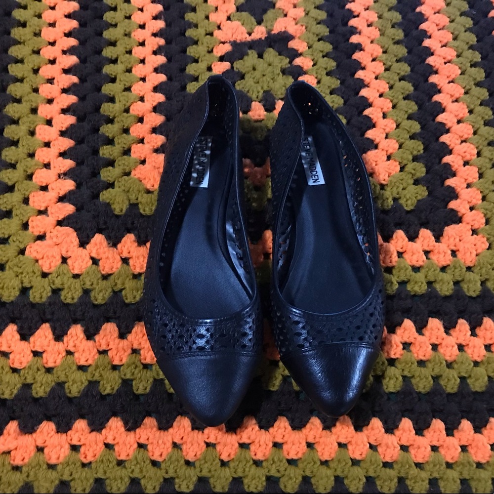 Steve Madden Black Pointed Flats